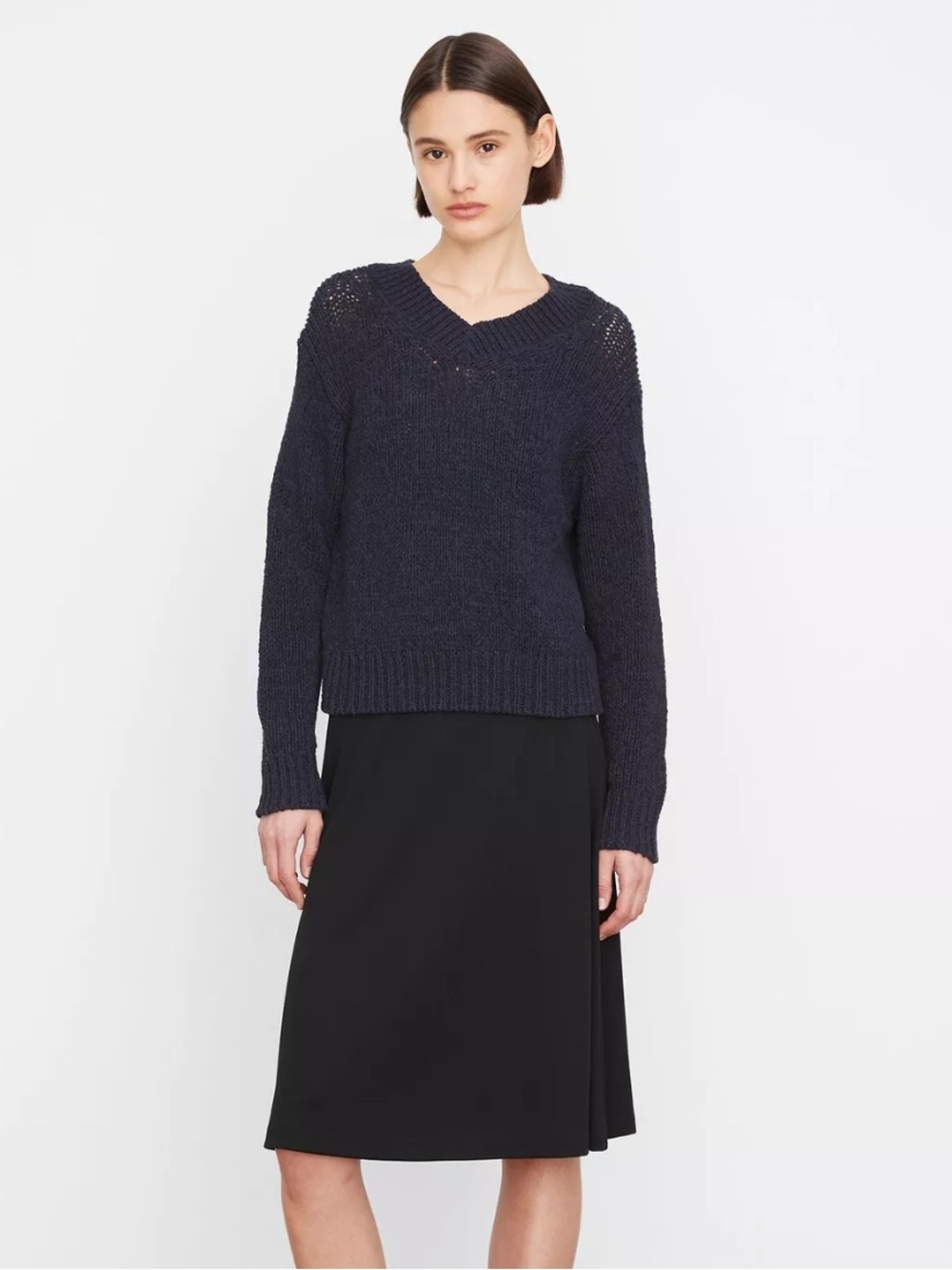 NWT Vince Drop Shoulder V-Neck Sweater in Navy Size M